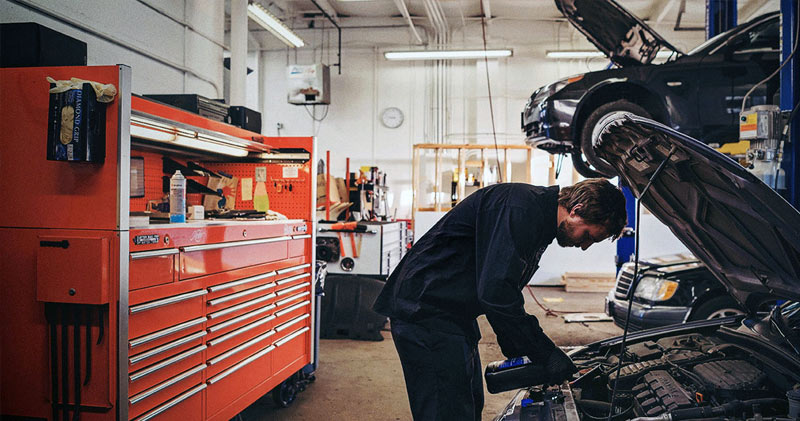 сотрудник автосервиса сотрудник автосервиса